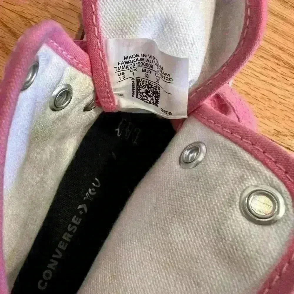 Converse Chuck Taylor All Star Big Kids Size 1.5 White and pink with unicorns